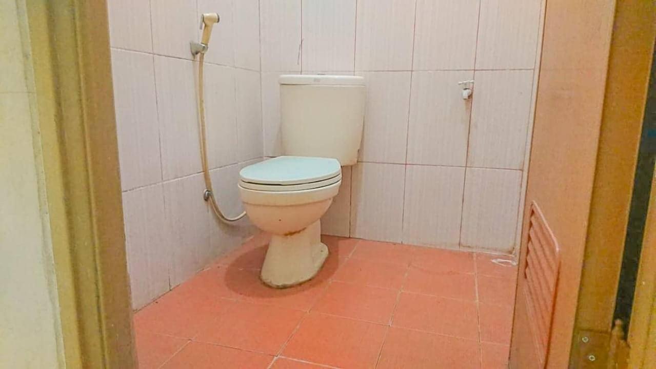 Oyo Life 93590 Penginapan Palapa 10 Syariah Bandar Lampung Ngoại thất bức ảnh